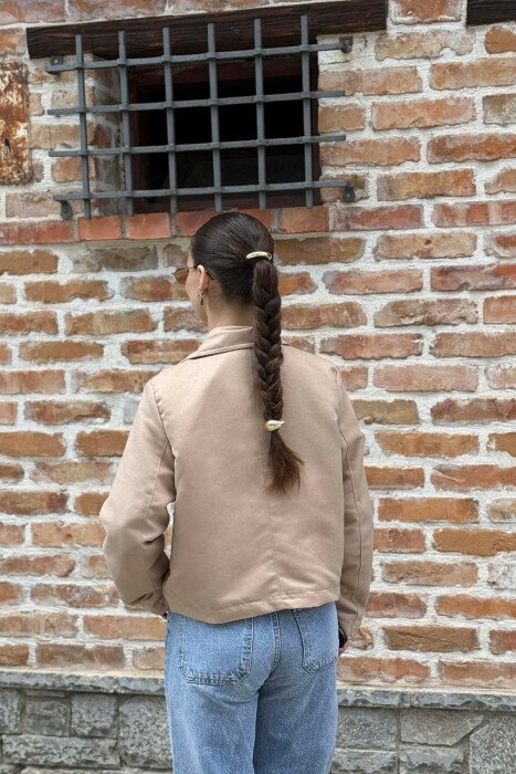 XHAKETE NJE NGJYRESHE ME BUTONA PER FEMRA NE NGJYRE BEZHE - 2