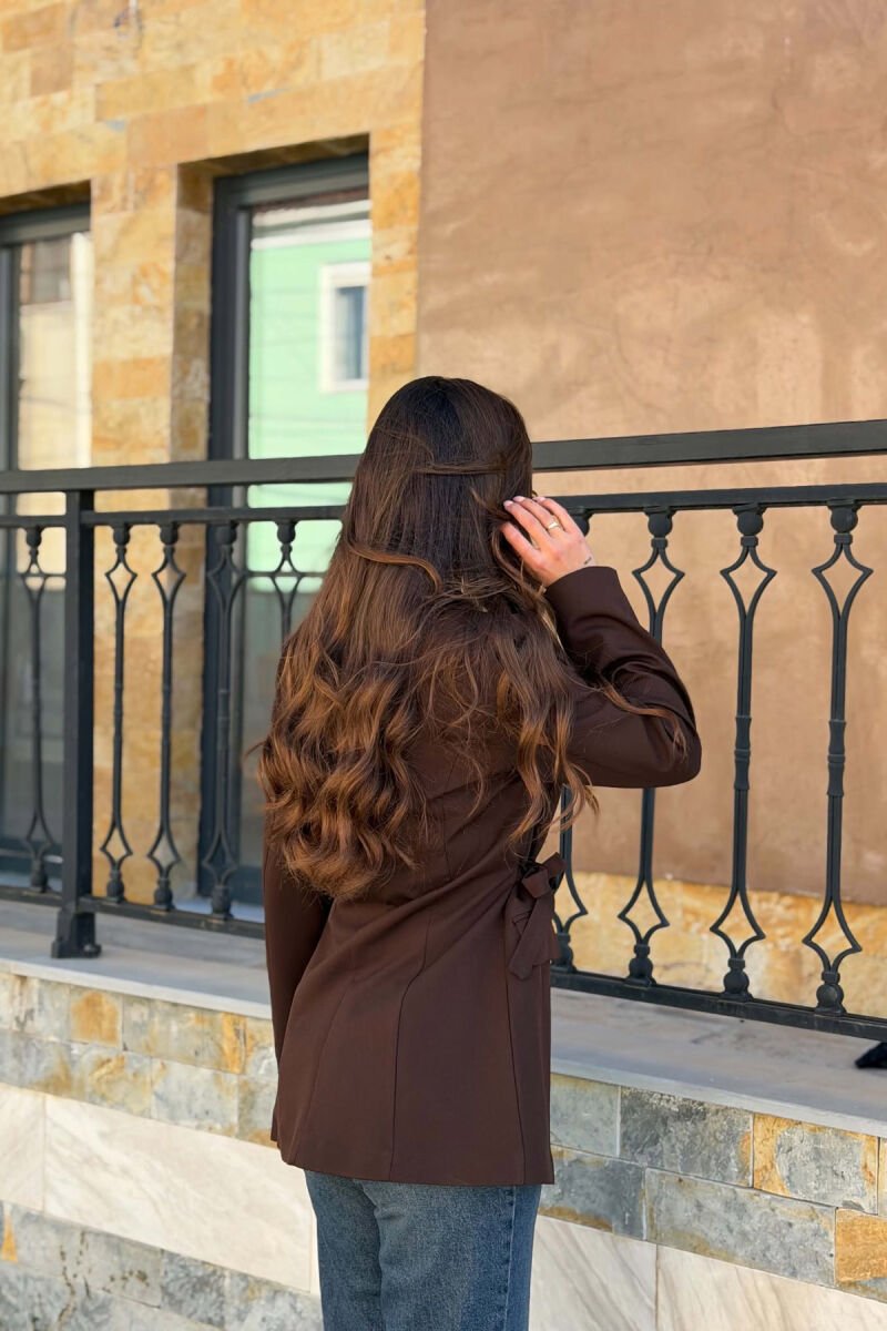 XHAKETE NJE NGJYRESHE ME BUTONA PER FEMRA NE NGJYRE KAFE - 4