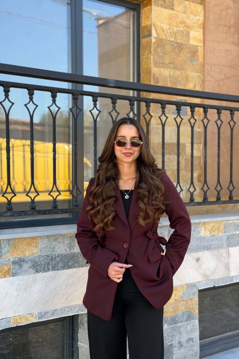 XHAKETE NJE NGJYRESHE ME BUTONA PER FEMRA NE NGJYRE VISHNJE - 3
