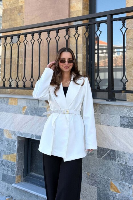 XHAKETE NJE NGJYRESHE ME DETAJIN E RRIPIT PE FEMRA NE NGJYRE TE BARDHE - KLAUDIO FASHION