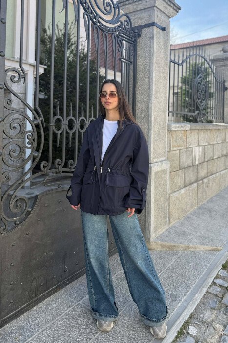 XHAKETE NJE NGJYRESHE ME KAPUÇ DHE ZINXHIR PER FEMRA NE NGJYRE BLU - 1