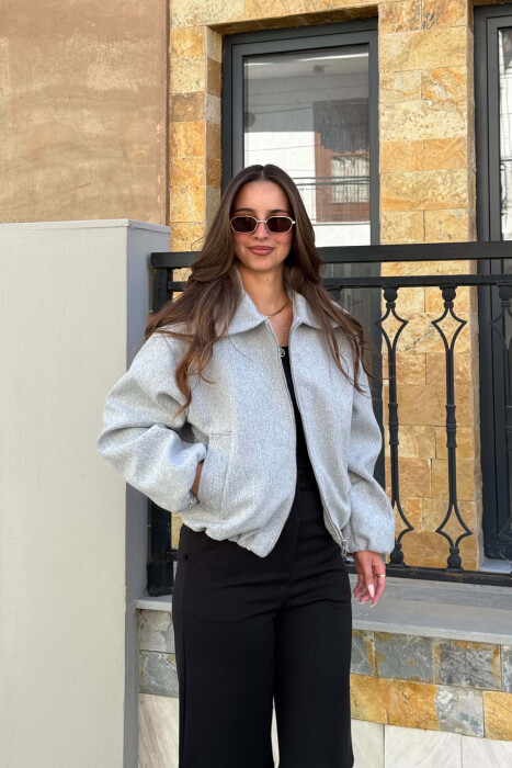 XHAKETE NJE NGJYRESHE ME ZINXHIR PER FEMRA NE NGJYRE GRI E ZBARDHUR - KLAUDIO FASHION