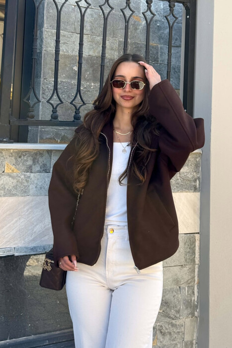 XHAKETE NJE NGJYRESHE ME ZINXHIR PER FEMRA NE NGJYRE KAFE E ERRET - KLAUDIO FASHION