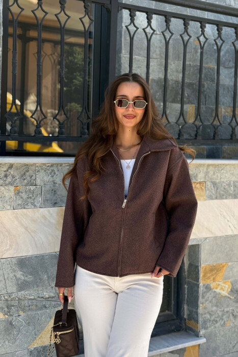XHAKETE NJE NGJYRESHE ME ZINXHIR PER FEMRA NE NGJYRE KAFE - KLAUDIO FASHION