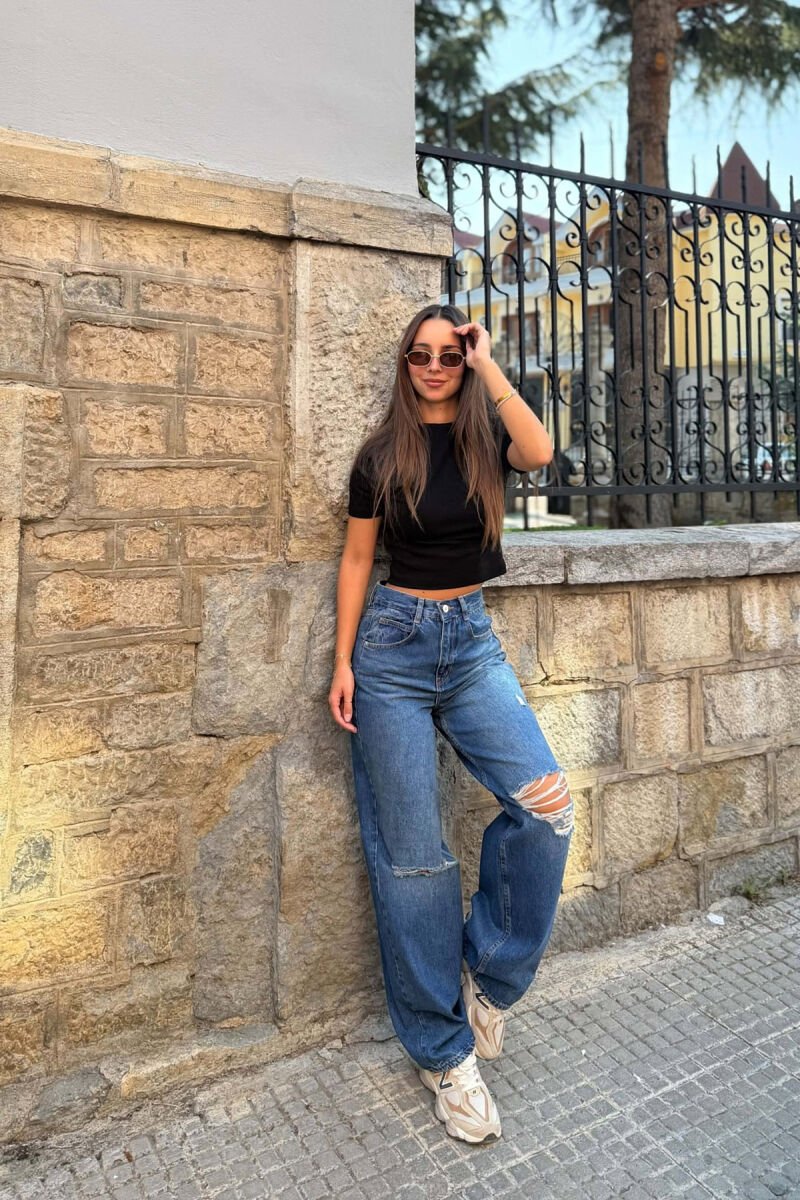 XHINSE TE GRISURA NJE NGJYRESHE PER FEMRA NE NGJYRE BEABLU - 1