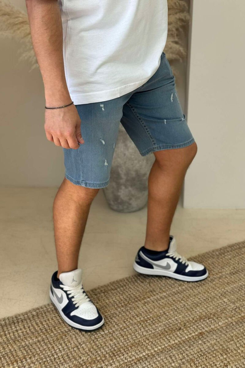 XHINSE TË SHKURTRA ME GËRVISHTJE PËR MESHKUJ NË NGJYRËN BLU E ZBARDHUR - 1