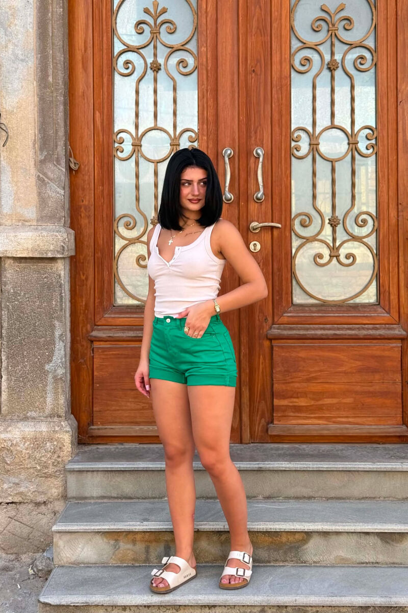 XHINSE TE SHKURTRA NJE NGJYRESHE PER FEMRA NE NGJYRE JESHILE - 2