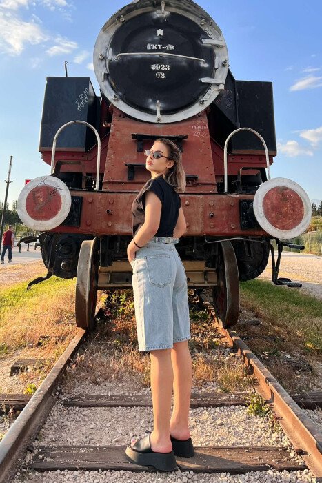 XHINSE TË SHKURTRA TË THJESHTA PËR FEMRA NË NGJYRËN BLU E ZBARDHUR - 8