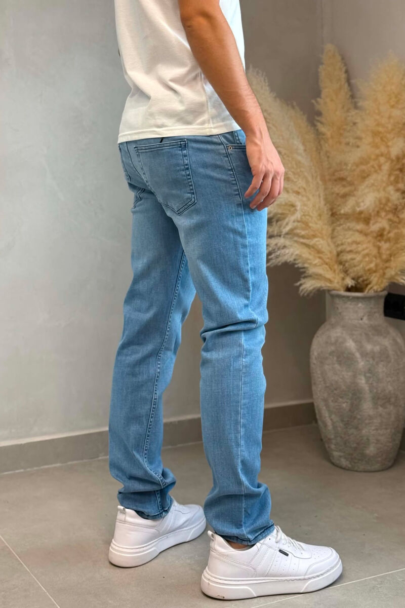 XHINSE TË THJESHTA NJË NGJYRËSHE PËR MESHKUJ NË NGJYRË BLU TË ZBARDHUR - 3