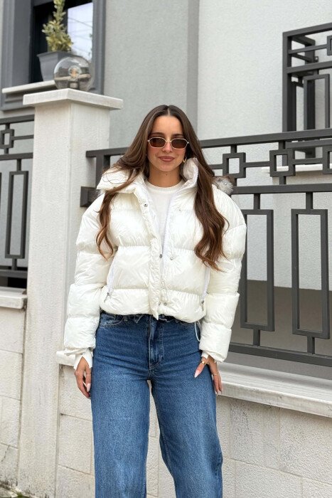 XHUP I SHKURTER ME KAPUC DHE GEZOF PER FEMRA NE NGJYRE TE BARDHE - KLAUDIO FASHION