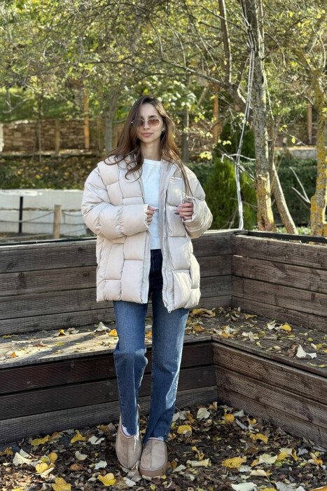 XHUP ME KAPUC PËR FEMRA NË NGJYRËN BEZHË - KLAUDIO FASHION