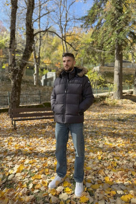 XHUP NJË NGJYRËSH ME KAPUC PËR MESHKUJ NË NGJYRËN GRI E ERRËT - 6