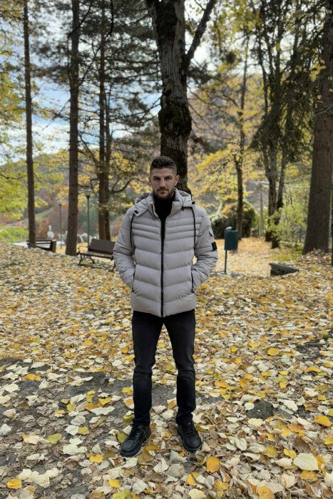 XHUP NJË NGJYRËSH ME PUSH DHE KAPUC PËR MESHKUJ NË NGJYRËN GRI E ZBARDHUR - 3