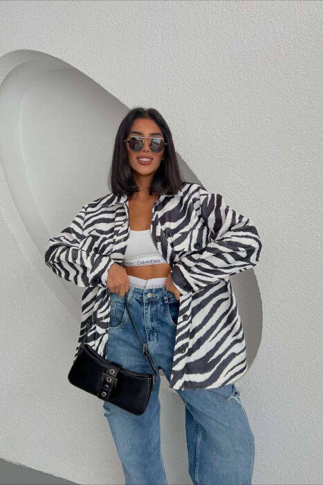 XHAKETË ME DIZANJO ZEBRE PËR FEMRA NË NGJYRËN E ZEZË - KLAUDIO FASHION