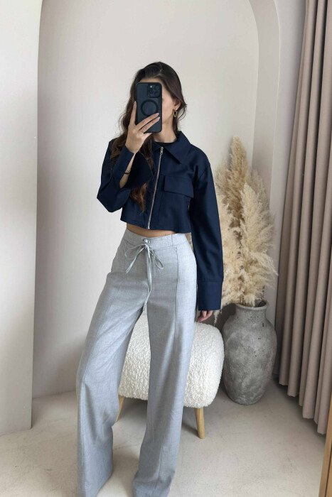 XHAKETË NJË NGJYRËSHE E SHKURTËR PËR FEMRA NË NGJYRËN BLU E ERRËT - KLAUDIO FASHION
